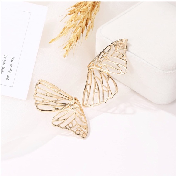 𝟚/$𝟚𝟝 𝔹𝕦𝕥𝕥𝕖𝕣𝕗𝕝𝕪 𝔾𝕠𝕝𝕕𝕖𝕟 𝕎𝕚𝕟𝕘 ℙ𝕖𝕟𝕕𝕒𝕟𝕥 𝔼𝕒𝕣𝕣𝕚𝕟𝕘𝕤 - Picture 2 of 6